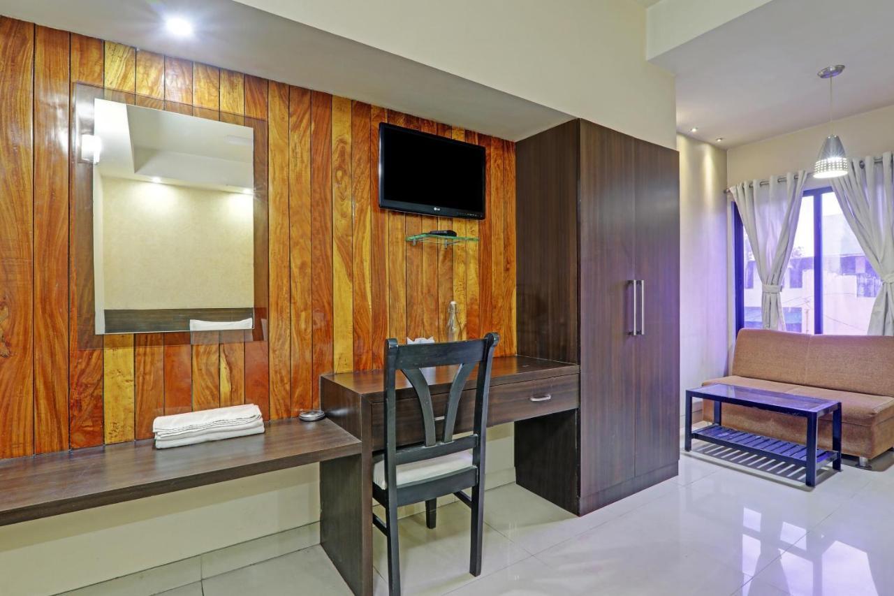 Townhouse Oak Hotel Shelter Лакхнау Экстерьер фото