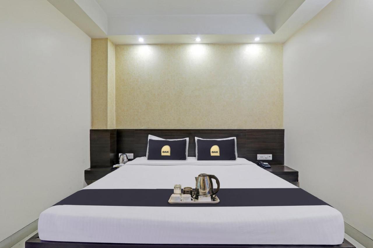 Townhouse Oak Hotel Shelter Лакхнау Экстерьер фото