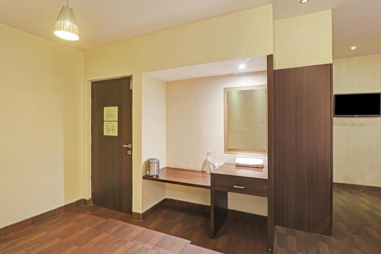 Townhouse Oak Hotel Shelter Лакхнау Экстерьер фото
