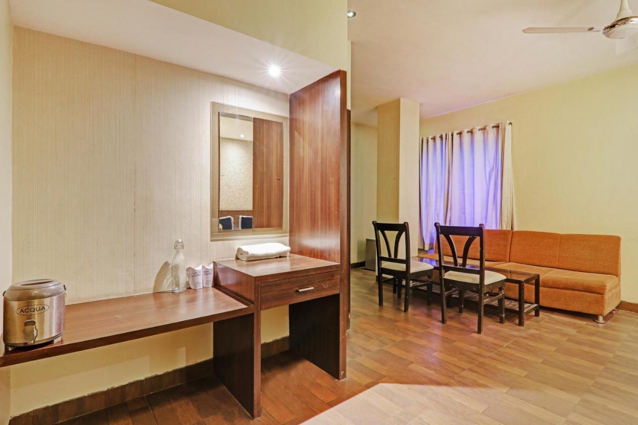 Townhouse Oak Hotel Shelter Лакхнау Экстерьер фото