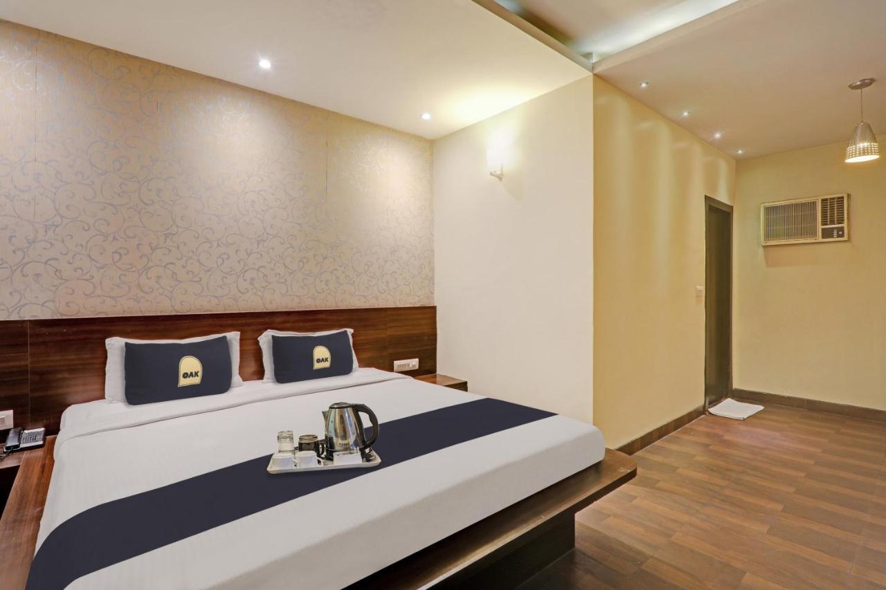 Townhouse Oak Hotel Shelter Лакхнау Экстерьер фото